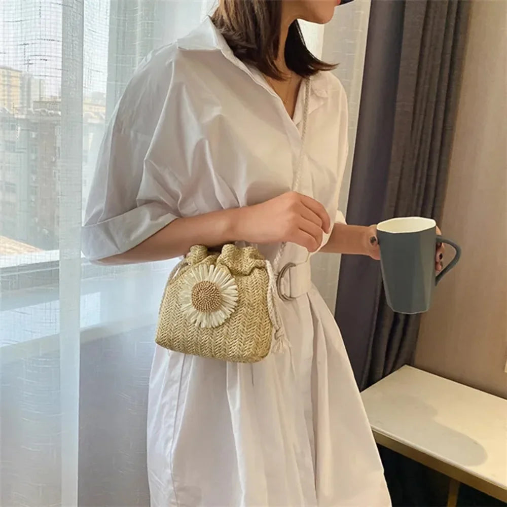 2025 Hot Sale Rattan Woven Women Straw Bag Handbag Knit Summer Beach Woman Shoulder Messenger Khaki Beige Bags Fashion Creative