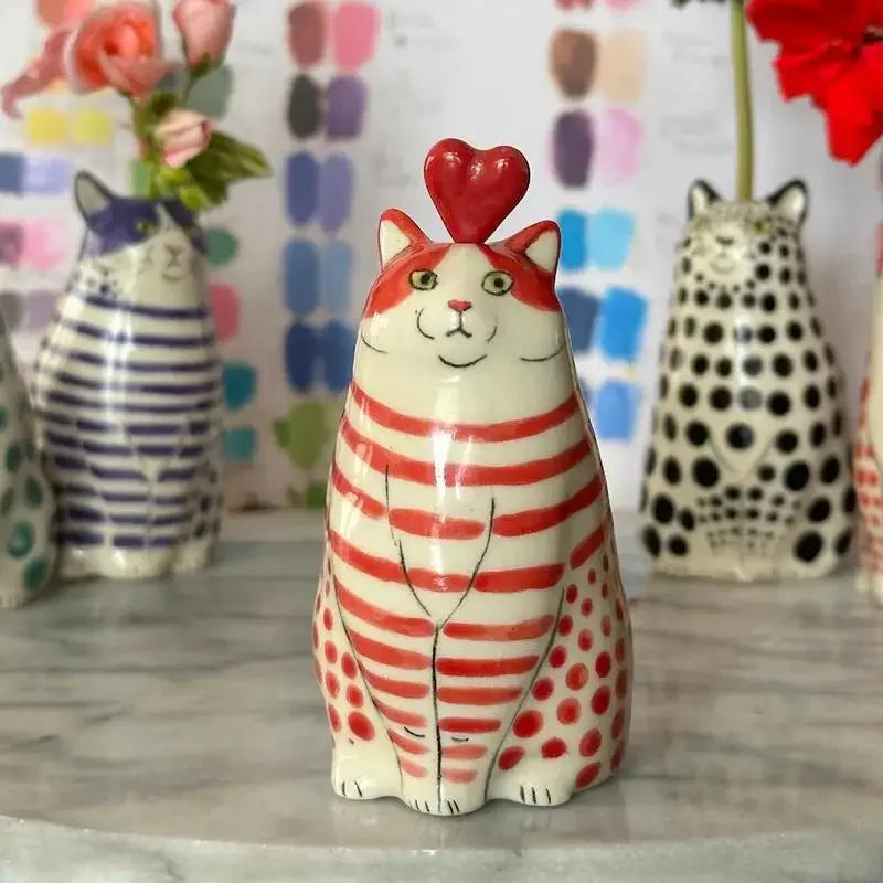 Polka Dot Cat Vase Resin Cat Flower Bud Vase Cat Vase for Home Bookshelf Shelf Decor Table Decoration Tiny Animal Vases