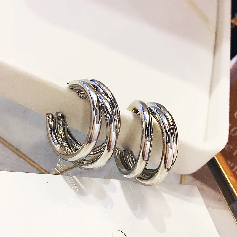 2023 New Fashion Lavender Purple Earrings for Woman Metal Golden Twisted Art Line Purple Stud Earrings Gift Jewelry Wholesale