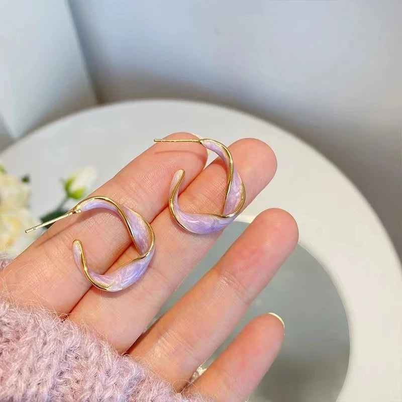 2023 New Fashion Lavender Purple Earrings for Woman Metal Golden Twisted Art Line Purple Stud Earrings Gift Jewelry Wholesale