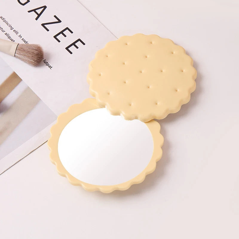 Mini Biscuit Hand-Held Mirror Portable Cheese Biscuit Design Biscuit Make-Up Mirror Cute Folding Biscuit Pocket Mirror Travel