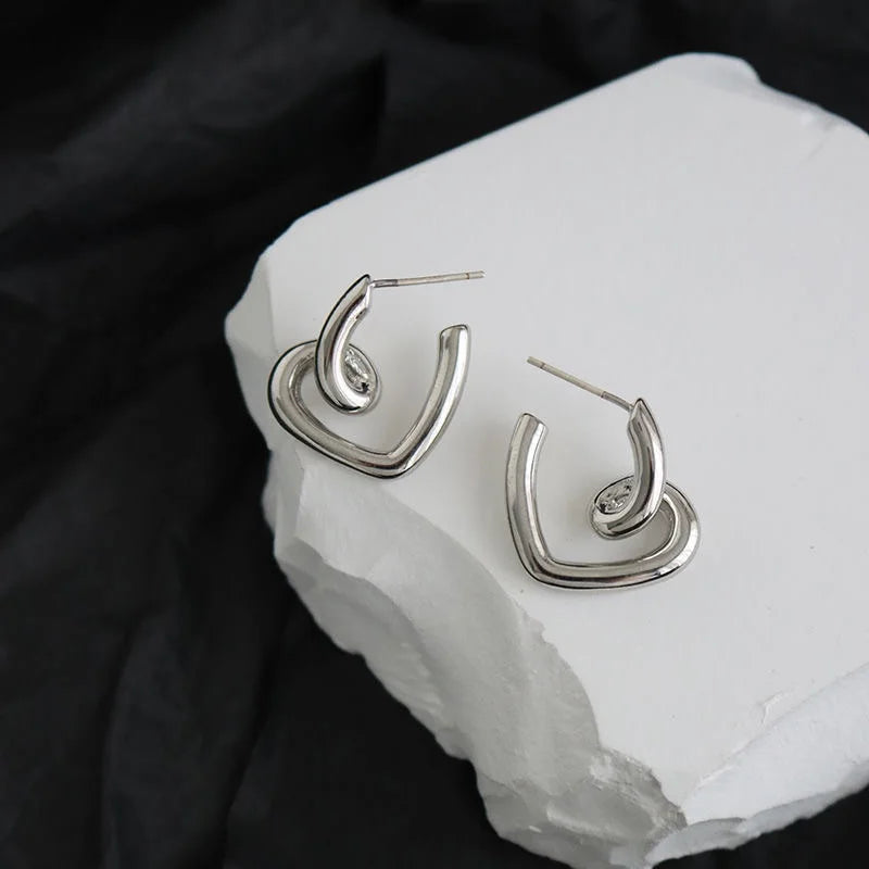 2023 New Fashion Lavender Purple Earrings for Woman Metal Golden Twisted Art Line Purple Stud Earrings Gift Jewelry Wholesale