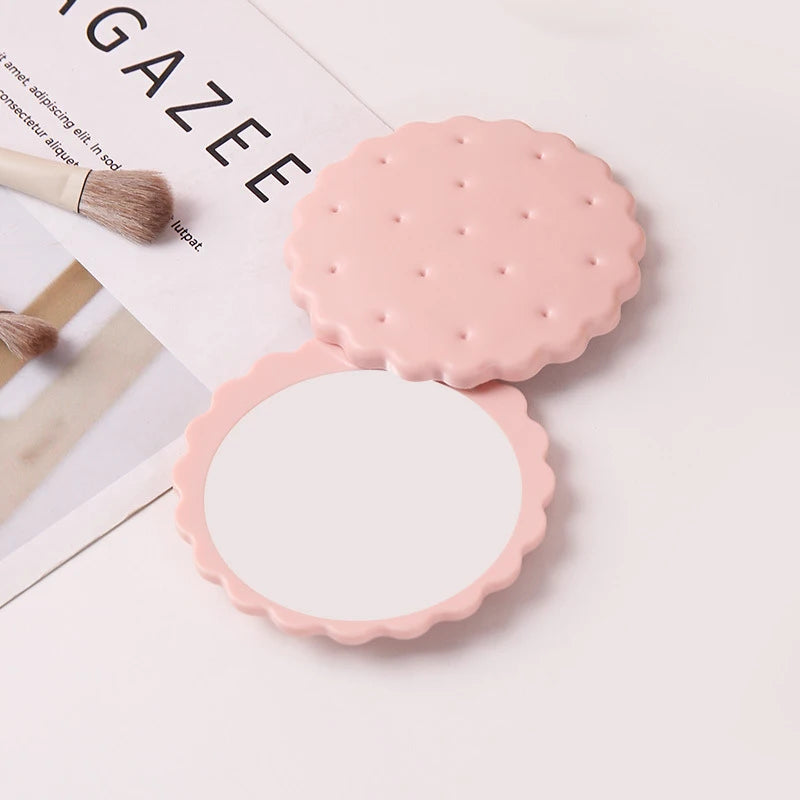 Mini Biscuit Hand-Held Mirror Portable Cheese Biscuit Design Biscuit Make-Up Mirror Cute Folding Biscuit Pocket Mirror Travel